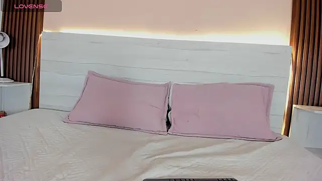 esmeralda 4  online show from 11.07.25