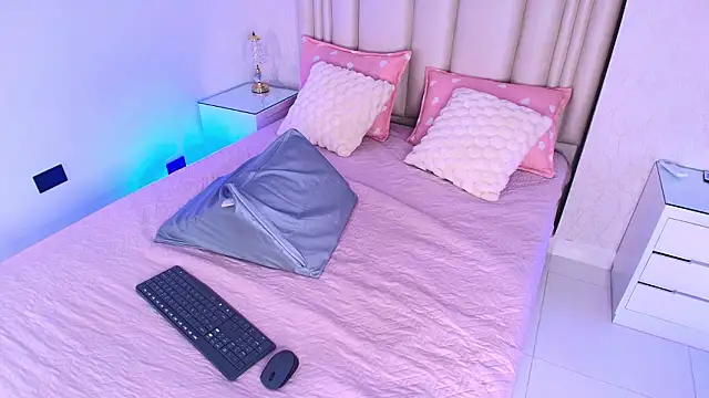 alanarose18 online show from 02.20.26