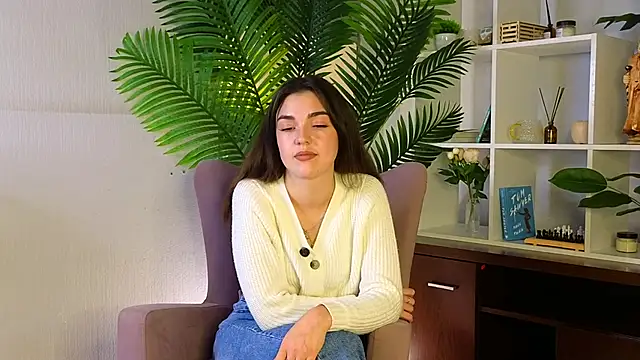 Snapshot of EleneGroder chatting on 11.08.25 EleneGroder online show from 11.08.25