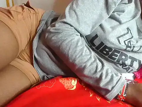 Snapshot of Christmasebony chatting on 11.08.25 Christmasebony online show from 11.08.25