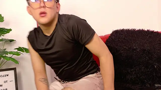 Valentin X online show from 11.13.25