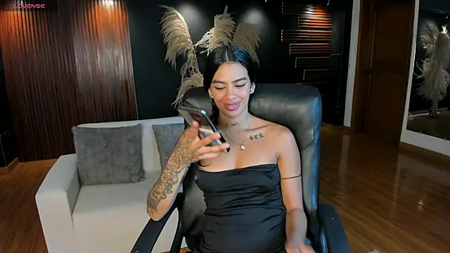 Saara Corraless online show from 12.20.25