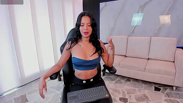 Saara Corraless online show from 04.07.26