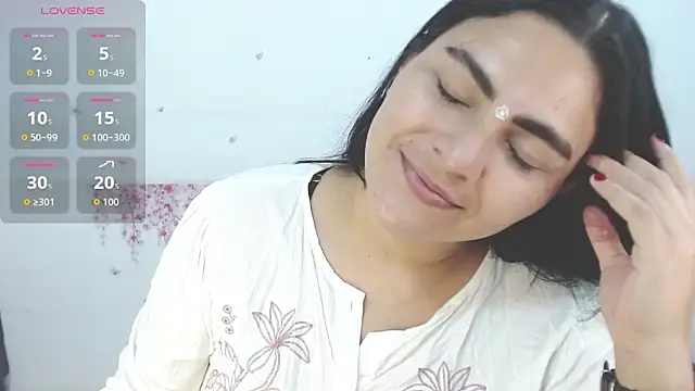 Snapshot of MariaVex chatting on 11.15.25 MariaVex online show from 11.15.25