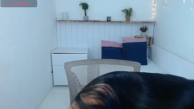 Snapshot of MariaVex chatting on 11.20.25 MariaVex online show from 11.20.25