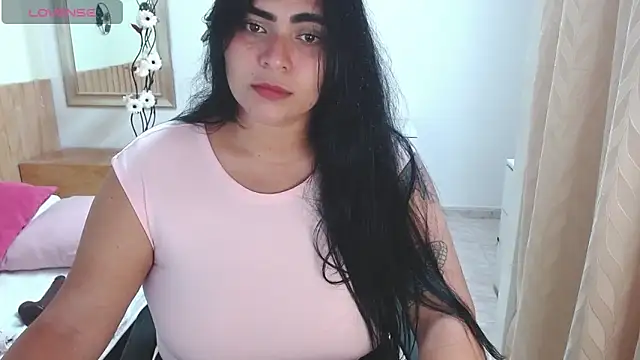 Snapshot of MariaVex chatting on 12.05.25 MariaVex online show from 12.05.25