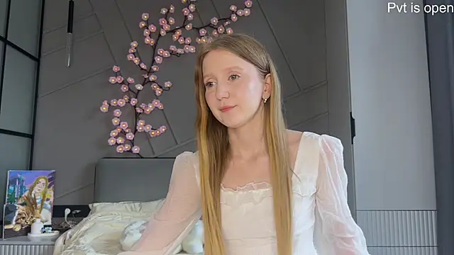 MiraJuicyJune online show from 05.29.26