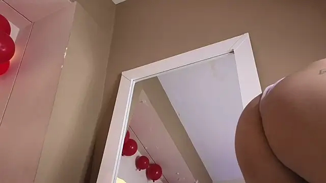 Snapshot of BellaRooux chatting on 02.21.26 BellaRooux online show from 02.21.26