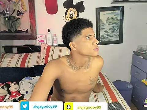 Snapshot of JUANBIGCOCK21CM chatting on 11.21.25 JUANBIGCOCK21CM online show from 11.21.25