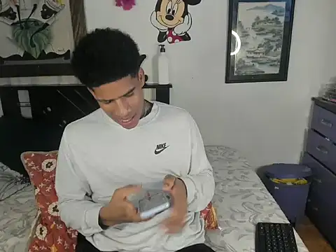 Snapshot of JUANBIGCOCK21CM chatting on 11.26.25 JUANBIGCOCK21CM online show from 11.26.25