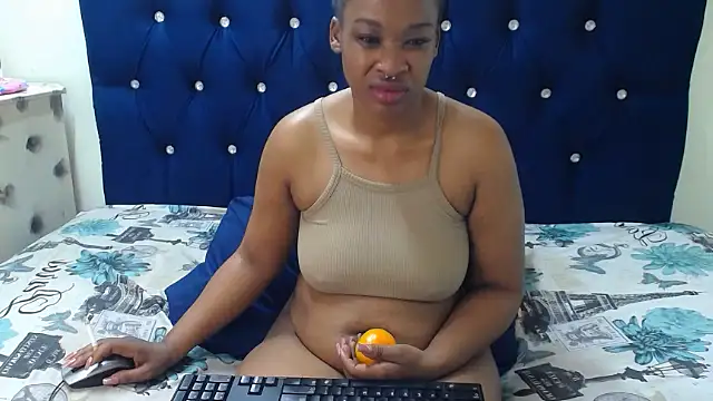 Snapshot of JuiceLips88 chatting on 06.14.26 JuiceLips88 online show from 06.14.26
