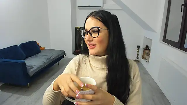 AnyaEvy online show from 12.23.25