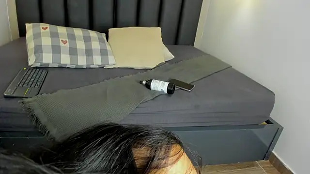 NicoletCherry   online show from 12.01.25