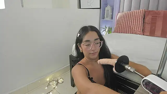 NicoletCherry   online show from 12.16.25