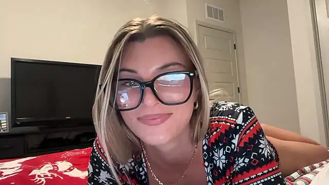 Snapshot of RosieCheeks_ chatting on 11.25.25 RosieCheeks online show from 11.25.25