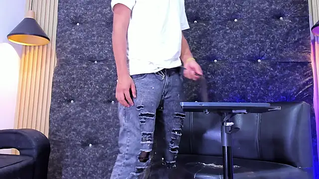 Tommy bigcock19 online show from 11.09.25