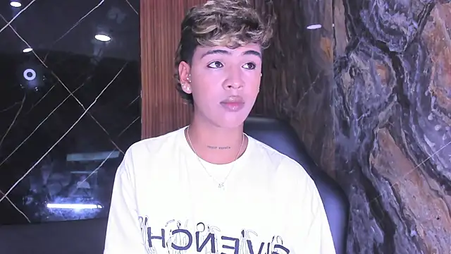 Snapshot of Timmy_Kiing_ chatting on 11.22.25 Timmy Kiing online show from 11.22.25