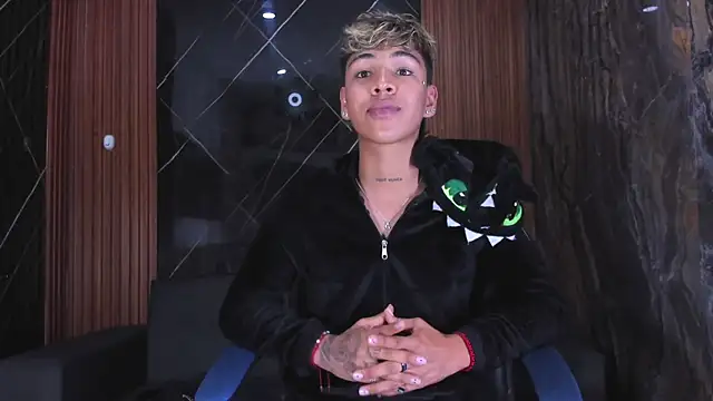 Snapshot of Timmy_Kiing_ chatting on 11.23.25 Timmy Kiing online show from 11.23.25