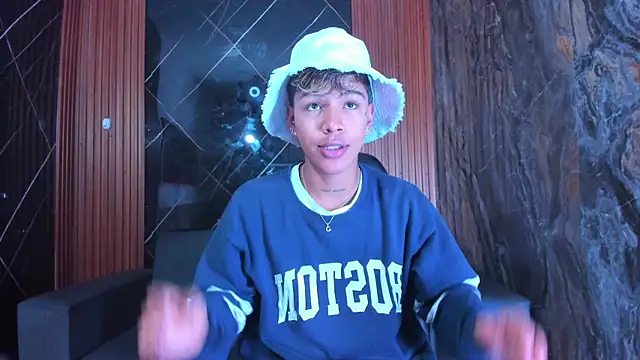 Snapshot of Timmy_Kiing_ chatting on 11.24.25 Timmy Kiing online show from 11.24.25