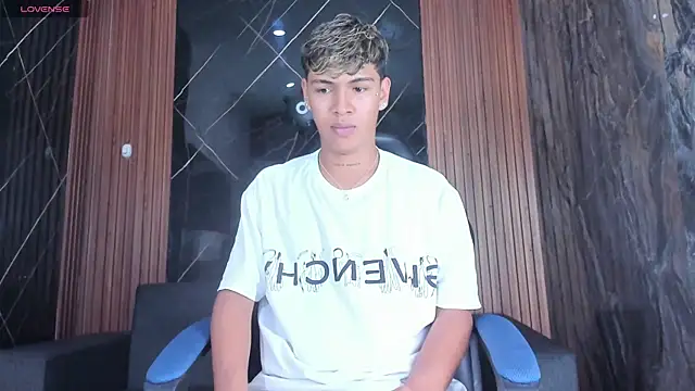 Snapshot of Timmy_Kiing_ chatting on 11.28.25 Timmy Kiing online show from 11.28.25