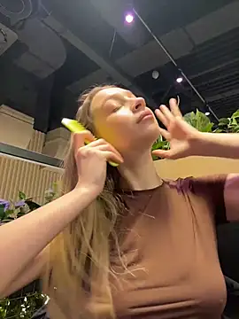 SashaCatt online show from 12.21.25