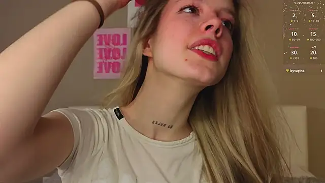 Snapshot of TiffinyMergist chatting on 02.10.26 TiffinyMergist online show from 02.10.26