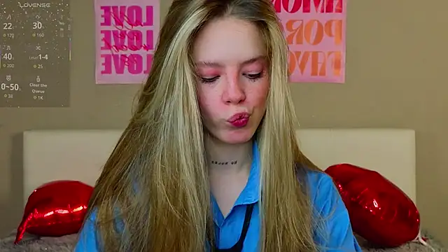 Snapshot of TiffinyMergist chatting on 02.16.26 TiffinyMergist online show from 02.16.26