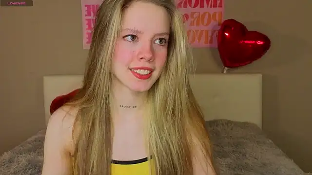 Snapshot of TiffinyMergist chatting on 02.20.26 TiffinyMergist online show from 02.20.26