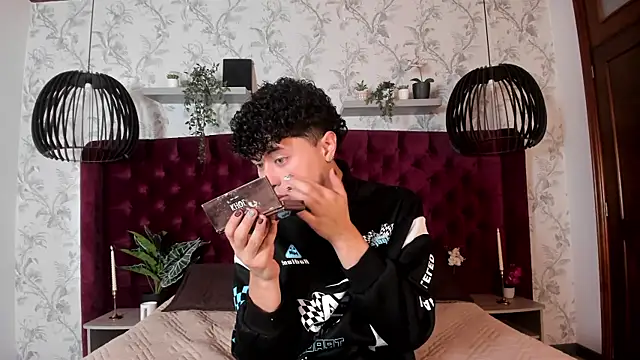 Noah dupont  online show from 12.20.25