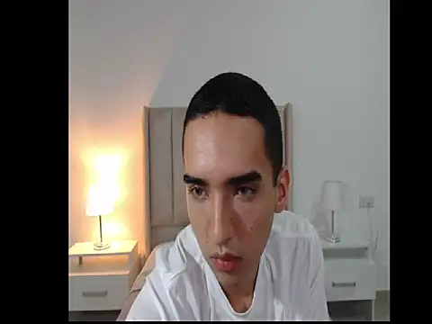 Snapshot of DylanValen chatting on 11.14.25 DylanValen online show from 11.14.25