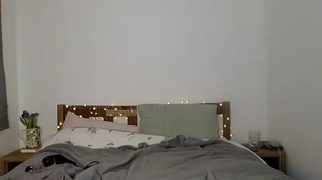 Snapshot of elizaluck chatting on 11.29.25 elizaluck online show from 11.29.25