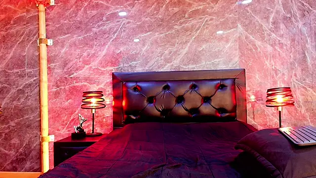 Sasha Larsen online show from 11.27.25