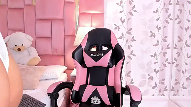 Snapshot of EllaEvanz chatting on 01.17.26 EllaEvanz online show from 01.17.26