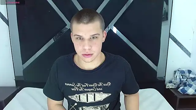 Snapshot of Liam_York_ chatting on 11.12.25 Liam York online show from 11.12.25