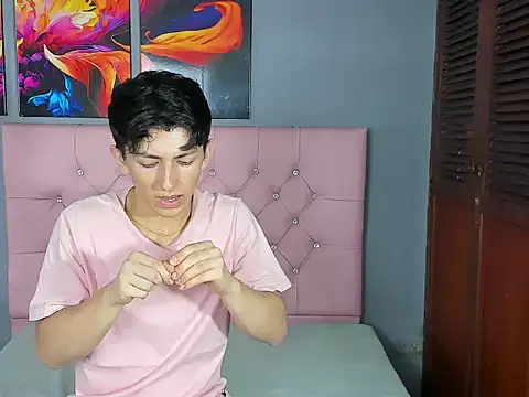 ElanGiraldo online show from 12.20.25