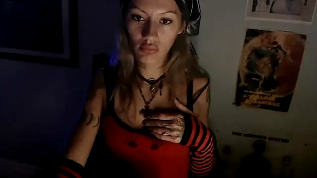 luxxylola online show from 11.25.25