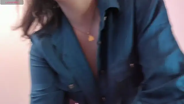 Snapshot of carolinegrayy chatting on 11.15.25 carolinegrayy online show from 11.15.25