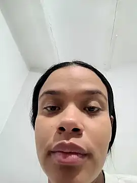 kyliecastell online show from 12.04.25