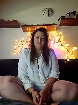 Snapshot of Persephone_CH_off chatting on 11.22.25 Persephone CH off online show from 11.22.25