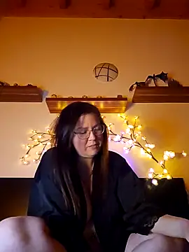 Snapshot of Persephone_CH_off chatting on 11.28.25 Persephone CH off online show from 11.28.25