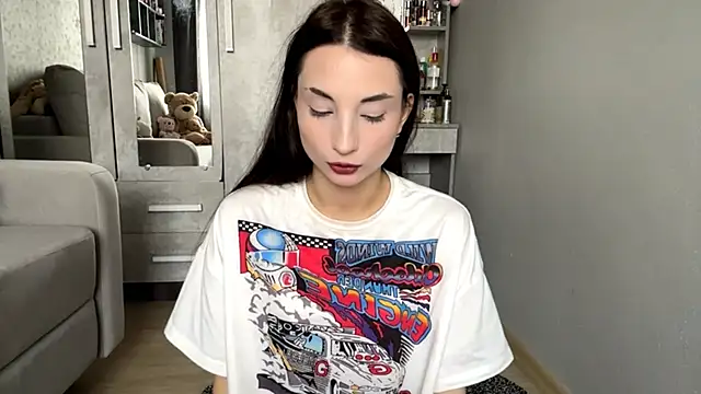 MoriahLinder online show from 11.10.25