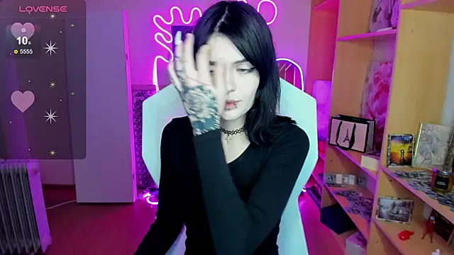 EmmaDarkk online show from 11.11.25