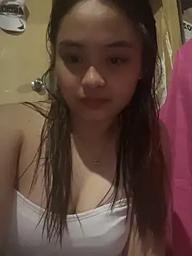 Snapshot of pinayyours18 chatting on 11.17.25 pinayyours18 online show from 11.17.25