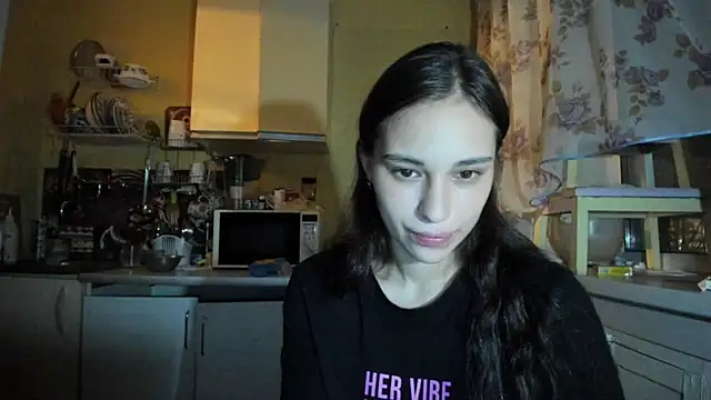 Snapshot of BrunetteVibe chatting on 11.12.25 BrunetteVibe online show from 11.12.25