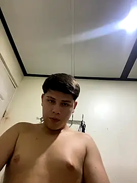 Snapshot of luisDi07 chatting on 11.11.25 luisDi07 online show from 11.11.25