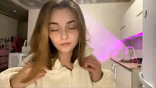 GeralynChiszar online show from 11.18.25