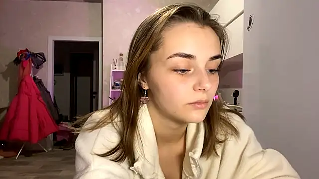 GeralynChiszar online show from 12.04.25