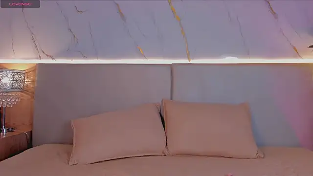 Snapshot of april_grey11 chatting on 11.25.25 april grey11 online show from 11.25.25