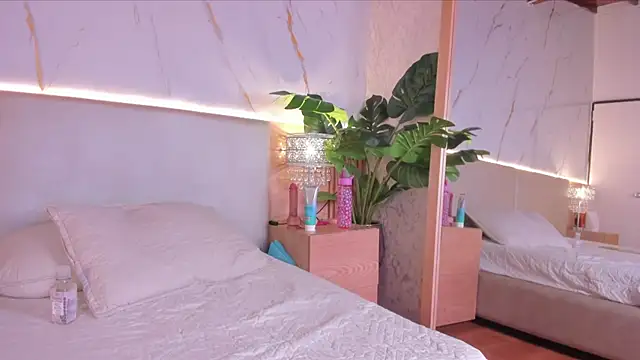 Snapshot of april_grey11 chatting on 12.19.25 april grey11 online show from 12.19.25