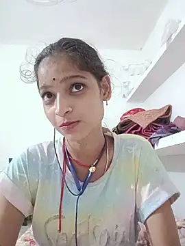 Mohnicute online show from 07.15.26